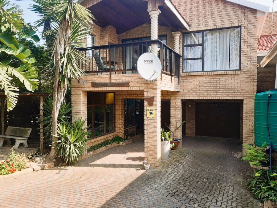 6 Bedroom Property for Sale in Paradise Beach Eastern Cape